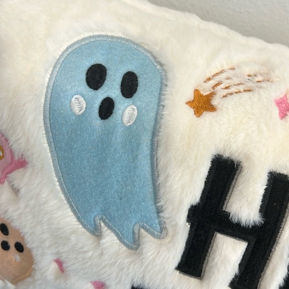 Oeko-Tex | โHey Boo!โ Pillow w/ Ghosts, Bats, Skulls, Pumpkins & Stars - Picture 6 of 12